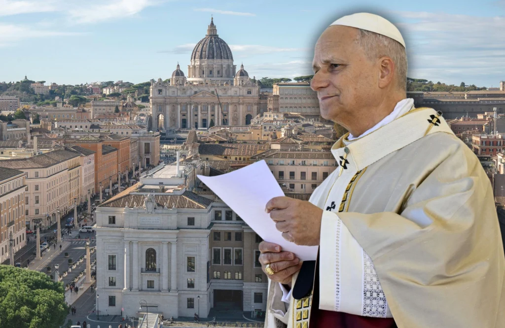 Leon XIV otrzymał list z decyzją watykańskiej komisji, którą powołał jeszcze papież Franciszek Kapłan w stroju liturgicznym trzymający kartkę papieru, stojący na tle panoramy Watykanu z wyraźnie widoczną Bazyliką św. Piotra.