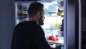 Niepozorne błędy w kolacji mogą prowadzić do nocnych przebudzeń i porannego zmęczenia