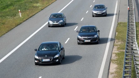 Czy można wyprzedzać z prawej strony na autostradzie?