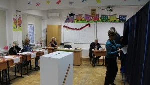 Liberał może zostać burmistrzem Bukaresztu. Wyprzedza prawicową kandydatkę