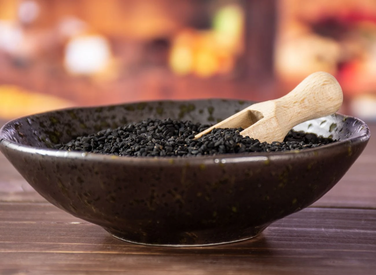 Warto docenić czarne ziarna za niebanalny smak oraz właściwości zdrowotne. Warto docenić czarne ziarna za niebanalny smak oraz właściwości zdrowotne.