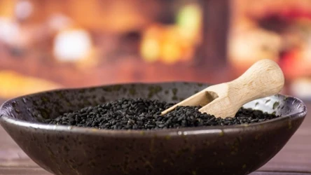 Warto docenić czarne ziarna za niebanalny smak oraz właściwości zdrowotne.