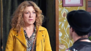 Blondyna (Hanna Klepacka) będzie bliska płaczu, gdy dowie się, co się stało