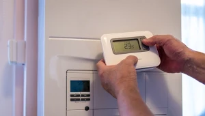 Kocioł hybrydowy to nowoczesne rozwiązanie dla właścicieli domów, którzy szukają oszczędności i komfortu ogrzewania.