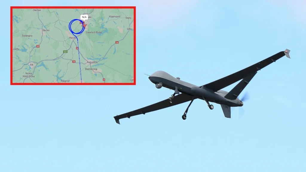 Bezzałogowy dron w locie na tle jasnego nieba, w lewym górnym rogu widoczna mapa z wyraźnie zaznaczonym okręgiem, wskazującym konkretną lokalizację.