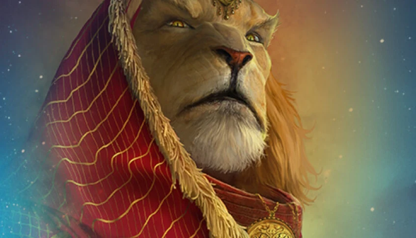 Postać lwa o antropomorficznych cechach, ubrana w bogato zdobiony czerwono-złoty strój oraz biżuterię na czole i szyi, w tle rozmyte, eteryczne barwy przywołujące mistyczny nastrój.