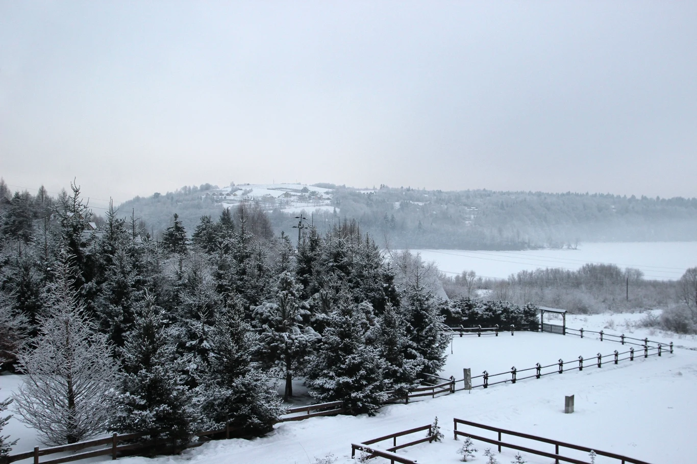 Uzdrowisko, które zachwyca zimową porą. Seniorzy chętnie tutaj przyjeżdżają