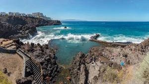 Wakacyjna wyprawa skończyła się tragedią. Potężna fala porwała turystów