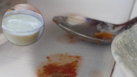 Maślanka pomaga usuwać plamy z obrusa i skutecznie go odświeża. Wykorzystaj ją i sam się o tym przekonaj