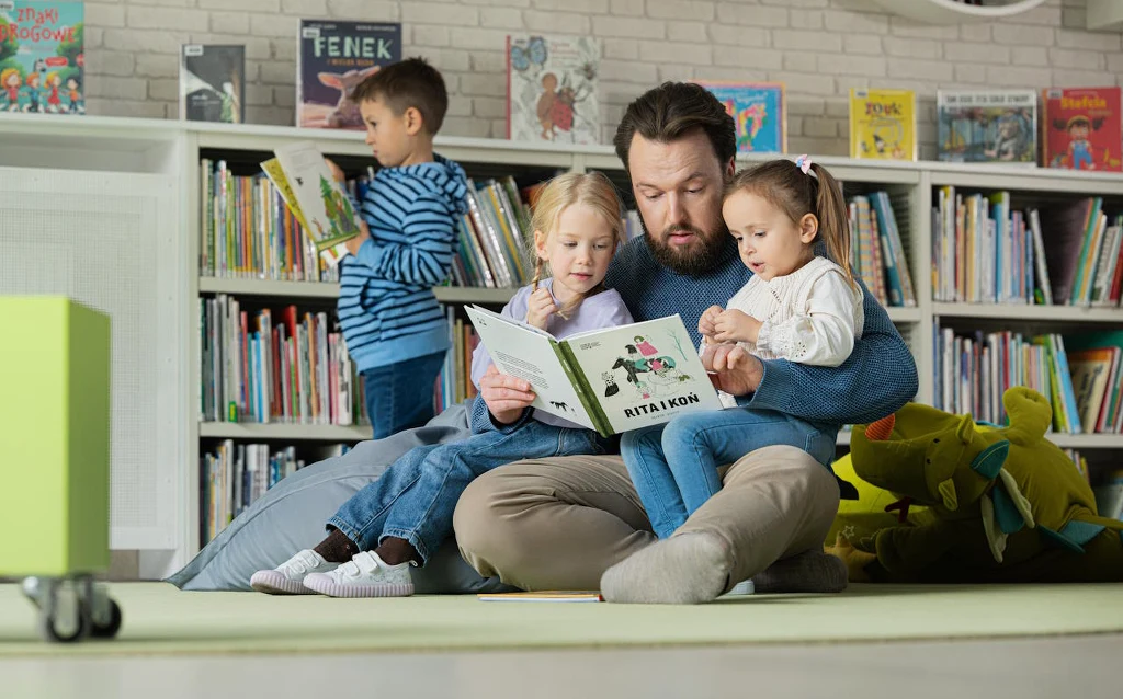 Dzieci, które czytają dla przyjemności, mają większe szanse na skuteczną naukę i lepsze wyniki w szkole