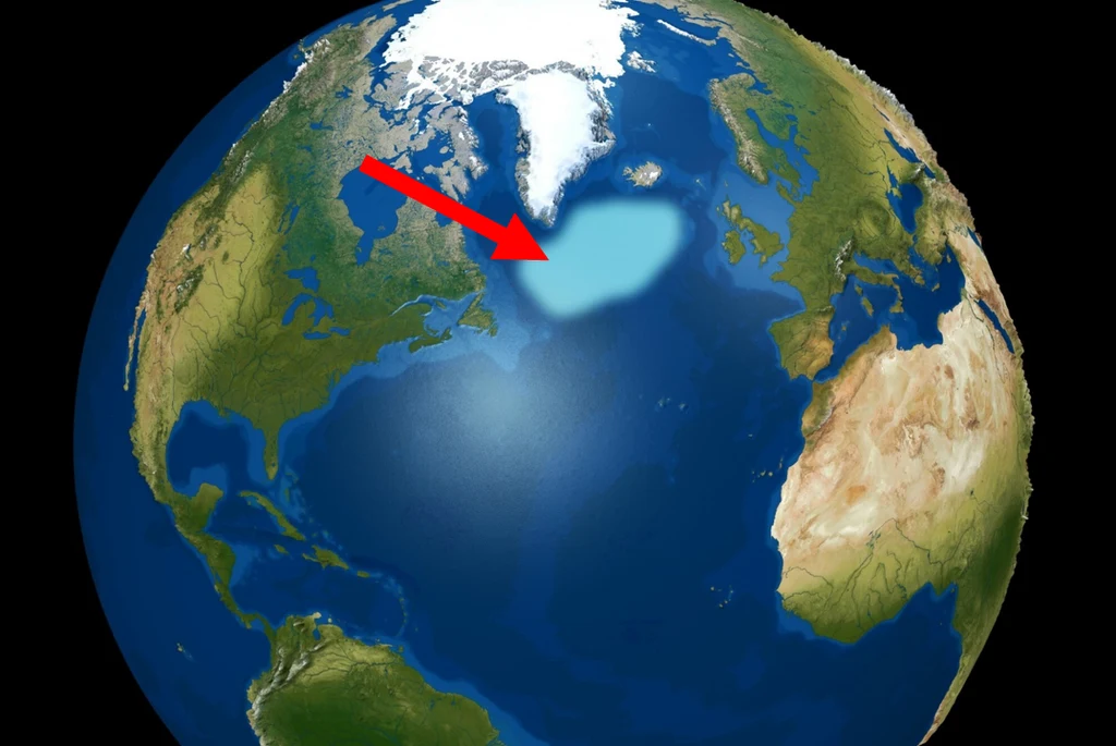 Dlaczego Atlantyk ma zimną plamę na południe od Grenlandii? Już wiadomo Widok Ziemi z przestrzeni kosmicznej z wyraźnie zaznaczonym regionem północnego Atlantyku nieopodal Grenlandii, oznaczonym niebieskim polem i czerwoną strzałką wskazującą to miejsce.