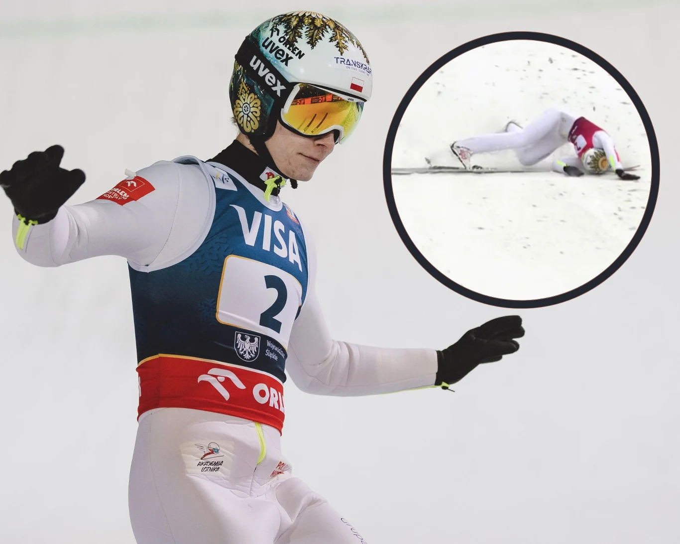 Skoczek narciarski w sportowym kombinezonie i kasku pojawia się w centrum uwagi, z numerem startowym 2 na kamizelce. W prawym górnym rogu w okrągłym powiększeniu widoczny moment upadku innego zawodnika na śniegu.