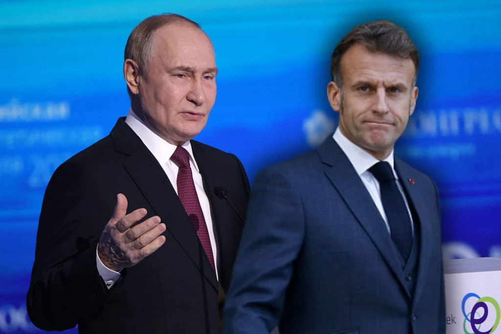 Media: Francja ukrywa informacje o zamrożonych rosyjskich aktywach Dwóch mężczyzn w garniturach na tle niebieskiego ekranu, jeden gestykuluje ręką, drugi stoi z poważnym wyrazem twarzy.