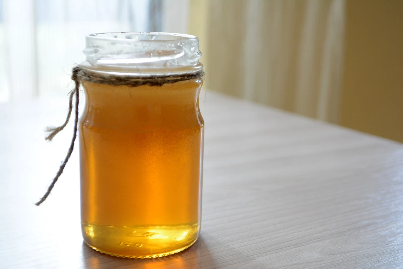 Jeśli chcesz zachować właściwości miodu, zadbaj o jego prawidłowe przechowywanie. Jeśli chcesz zachować właściwości miodu, zadbaj o jego prawidłowe przechowywanie.