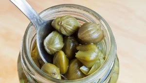 Marynowane mają słono-kwaśny, ostry i nieco pikantny smak.