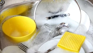 Domowymi sposobami łatwo wyczyścisz sztućce. Fot. 5second/123RF.com