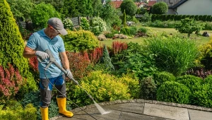 Należy nie odkładać czyszczenia tarasu na późniejszy okres czasu. Fot. welcomia/123RF.com