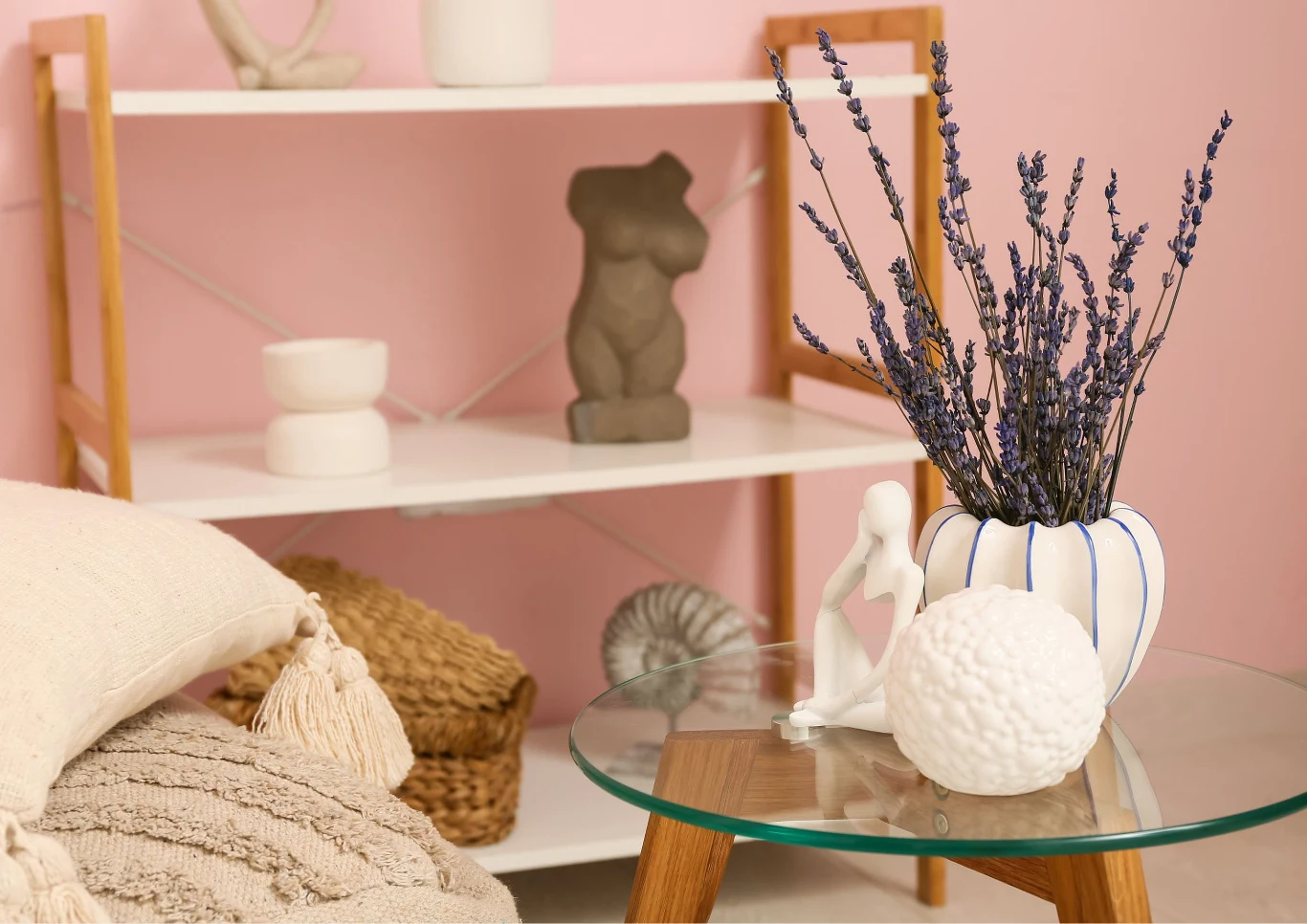 Dekoracje potrafią zmienić klimat wnętrza. Fot. serezniy/123RF.com