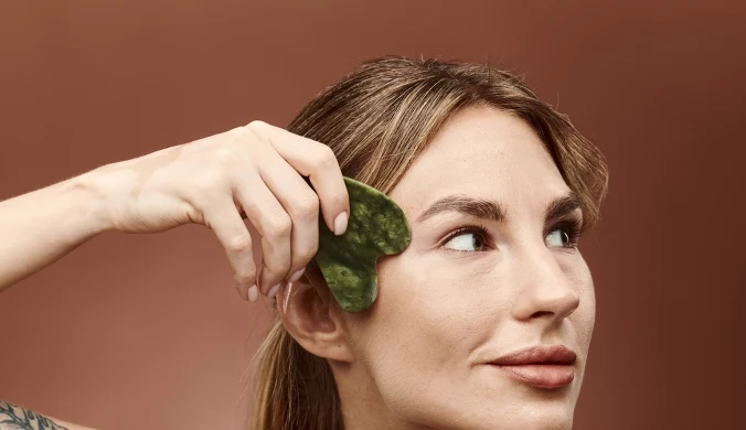 Czy automasaż twarzy gua sha daje spektakularne efekty odmładzające?