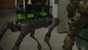 Uzbrojony robo-pies w Ukrainie. Zauważony podczas ćwiczeń