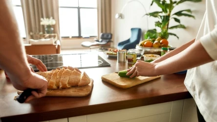 Jaki przedmiot ma na sobie zaskakujące ilości zarazków? Znajdziesz go w swojej kuchni