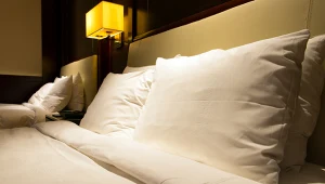 Wyjeżdżasz na wakacje tylko po to, by się wreszcie... dobrze wyspać. Globalny trend - "sleep tourism" dotarł wreszcie do Polski