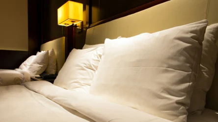 Wyjeżdżasz na wakacje tylko po to, by się wreszcie... dobrze wyspać. Globalny trend - "sleep tourism" dotarł wreszcie do Polski