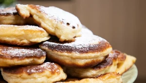 Smak dzieciństwa w PRL-u. Ten rodzinny przepis na racuchy zawsze wychodzi