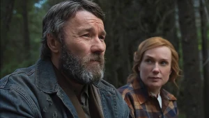 Joel Edgerton i Kerry Condon w filmie "Sny o pociągach"