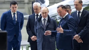 Władimir Putin w fabryce broni. Zdjęcie ilustracyjne