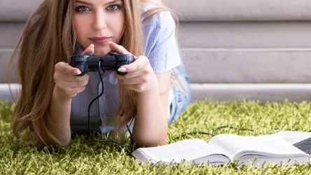 Gry uczą angielskiego skuteczniej niż szkoła. Nauka to potwierdza!