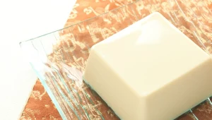 "Mydełko" na suche łokcie. Nie wydasz fortuny, a pozbędziesz się problemu 