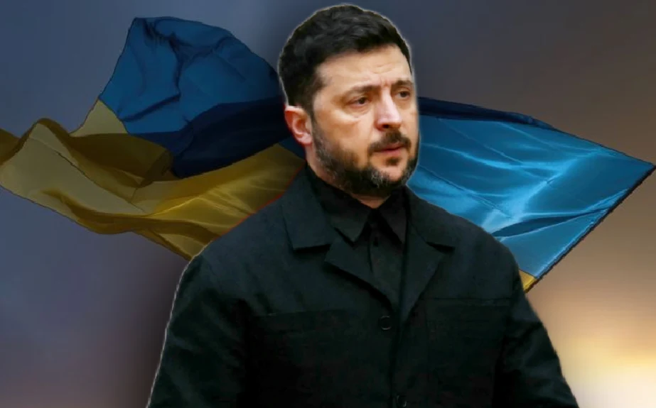 Wołodymyr Zełenski poinformował o postępach. Ukraina gotowa przedstawić USA plan Mężczyzna w ciemnym ubraniu stoi na tle powiewającej flagi Ukrainy na rozmytym tle.