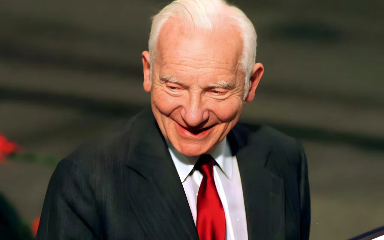 Józef Rotblat w 1995 roku