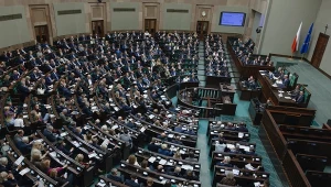 Przewaga KO nad PiS coraz większa. Koalicjanci mają powody do obaw