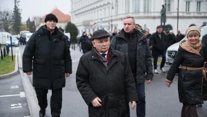 Krzyki na miesięcznicy. Kaczyński: Bezczelne, policja nie reaguje