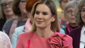 Sukienka Nawrockiej wyceniona na pięciocyfrową sumę. Co za finał licytacji