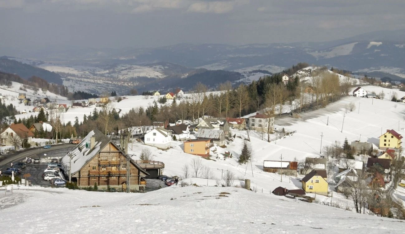 Koniaków, będący częścią Trójwsi Beskidzkiej, znany jest z tradycji koronkarskiej