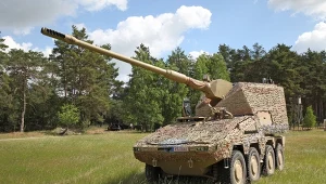 Niemcy chcą największej armii w Europie. Mogą kupić ponad 200 armat RCH 155