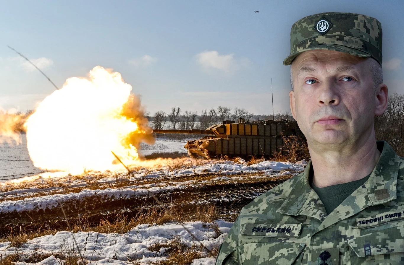 Pokrowsk. Generał Ołeksandr Syrski zapewnia, że obrona miasta trwa Żołnierz w mundurze stoi na pierwszym planie na tle pola z widocznym wybuchem oraz pojazdem wojskowym, na ziemi leży śnieg, a w tle widać nagie drzewa i błękitne niebo.