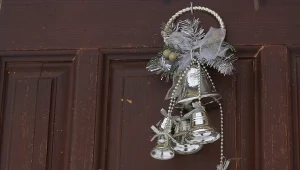 Powieś na drzwiach przed świętami. Zapewnij sobie spokój i dostatek w nowym roku