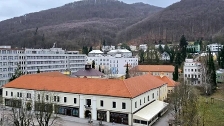 Słowackie uzdrowisko w sam raz na zimowy wypad. Na miejscu gorące wody siarkowe i wyjątkowy klimat