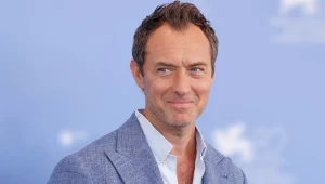 Jude Law spotykał się z aktorkami i modelkami, jest ojcem siódemki. Przed "50" ustatkował się u boku obecnej żony spoza show-biznesu