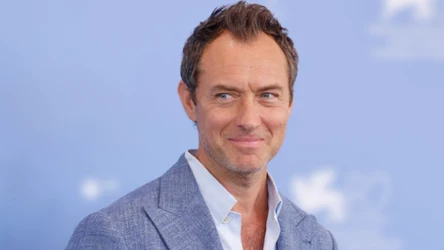 Jude Law spotykał się z aktorkami i modelkami, jest ojcem siódemki. Przed "50" ustatkował się u boku obecnej żony spoza show-biznesu