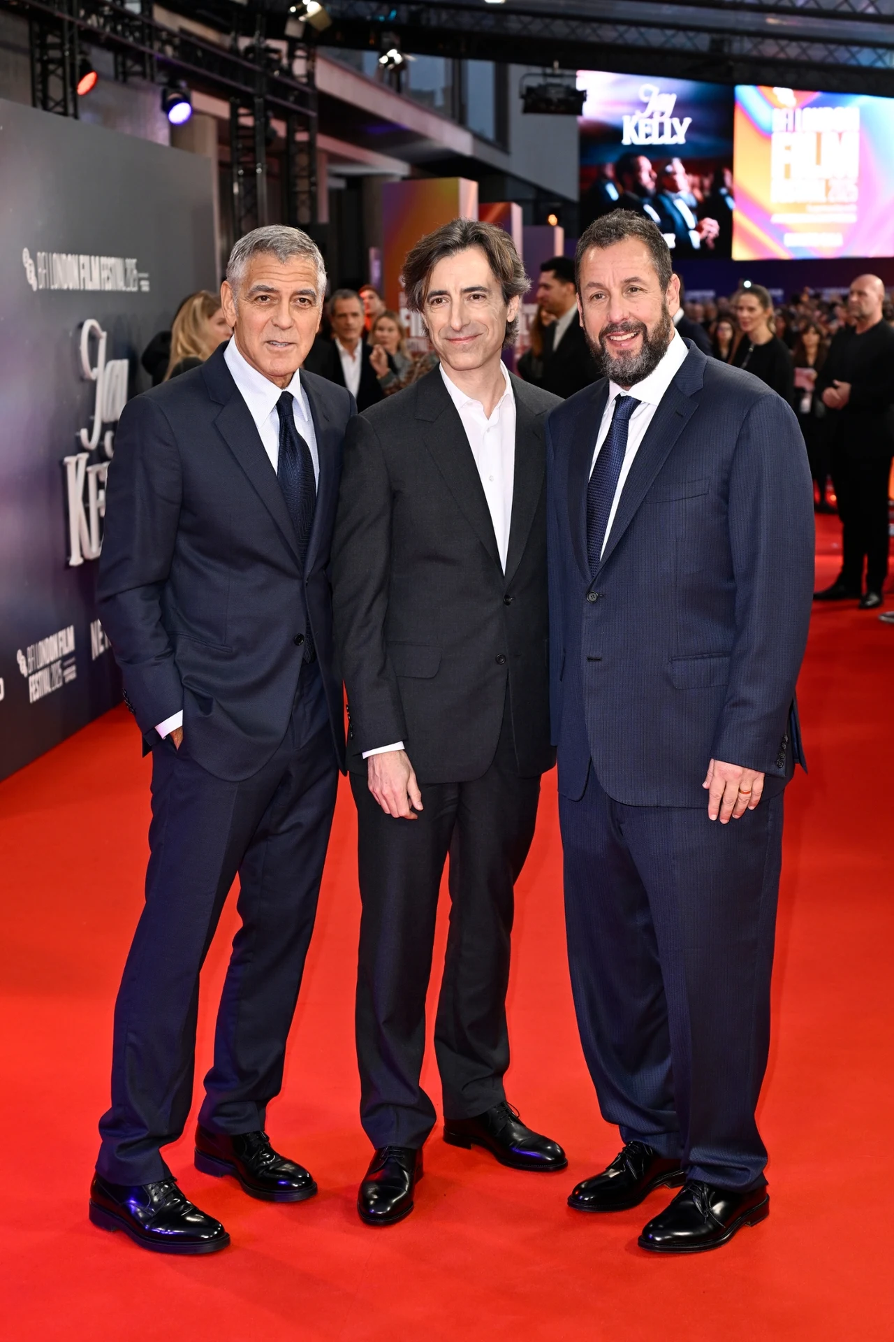 George Clooney, Noah Baumbach i Adam Sandler na pokazie filmu "Jay Kelly" - London Film Festival 2025