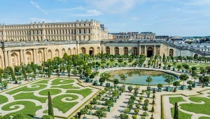 Kupiła bilety na bal maskowy w Wersalu. Cena przyprawia o zawrót głowy