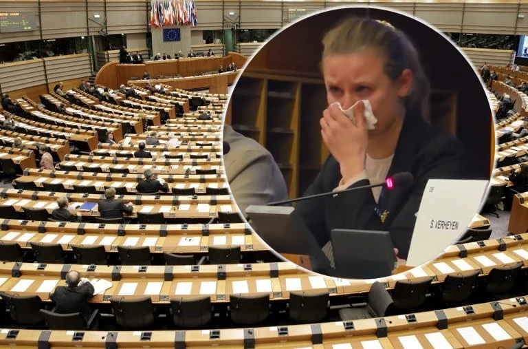 Historia 11-letniego Romana Oleksiwa z Ukrainy wywołała poruszenie w PE Sala posiedzeń parlamentu z widocznymi pustymi miejscami oraz powiększonym fragmentem pokazującym kobietę wycierającą nos chusteczką, skupioną i wyraźnie poruszoną.