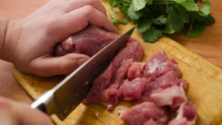 Nie zepsuj świątecznego obiadu! Oto 5 błędów, których musisz unikać przy przygotowywaniu mięsa