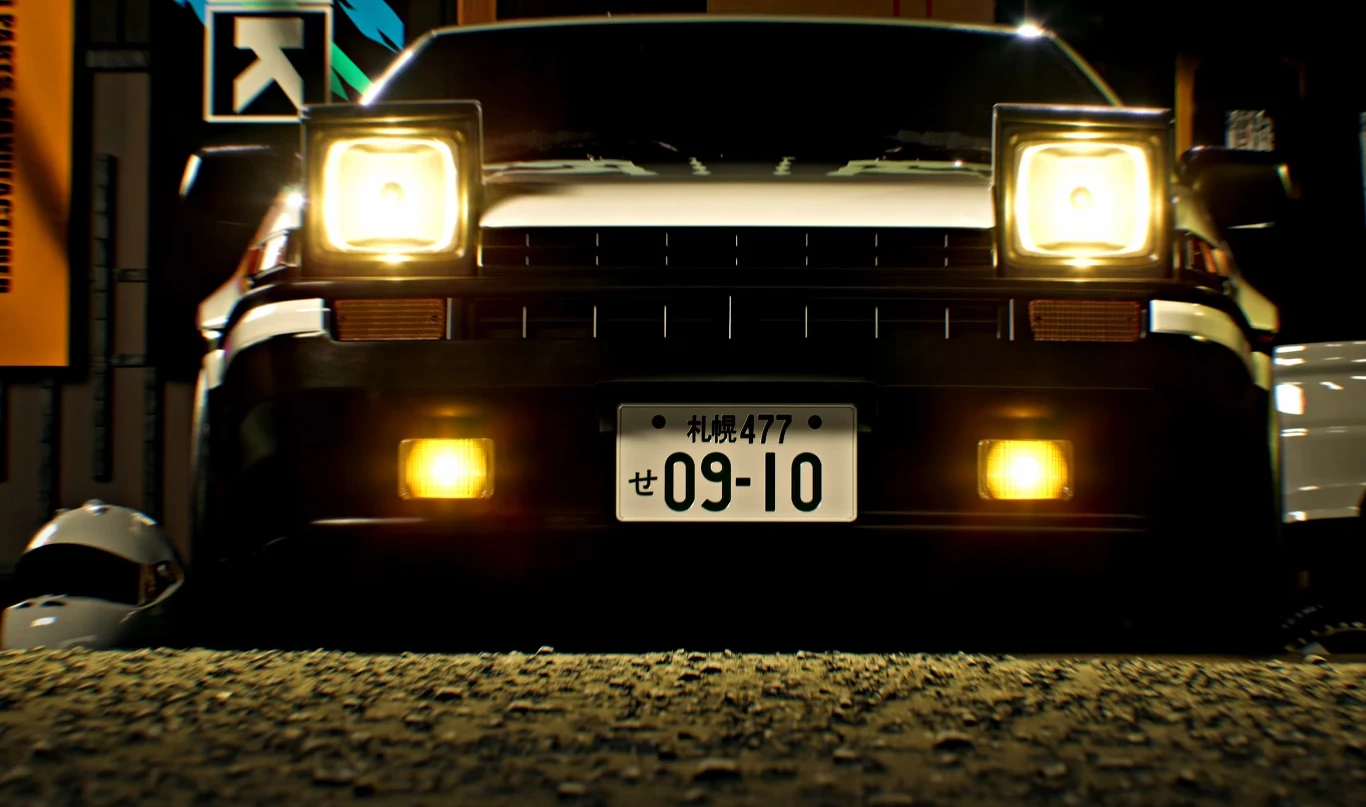 Japanese Drift Master Samochód z podniesionymi przednimi światłami, oświetlający drogę żółtymi reflektorami, z japońską tablicą rejestracyjną na przednim zderzaku. W tle widoczne miejskie elementy infrastruktury, jak znaki drogowe i ściany budynków.