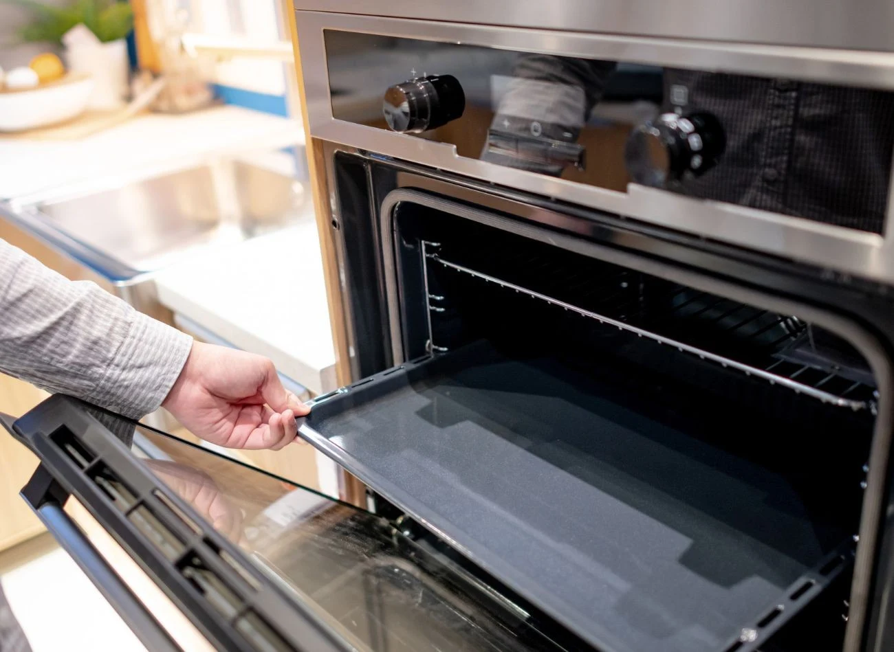 Pieczenie na kilku poziomach wymaga precyzyjnego zaplanowania, tak by zapachy potraw nie przenikały się nawzajem.